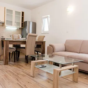 Kuzmanic Apartament Kaštela